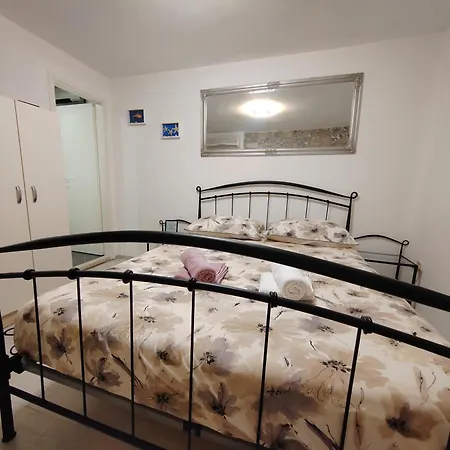 Duje 2 Apartment *